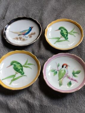 SET OF FOUR VINTAGE JAPAN 3,5 INCH DIAMETER BIRD THEMED MULTI-USE MINI PLATES
